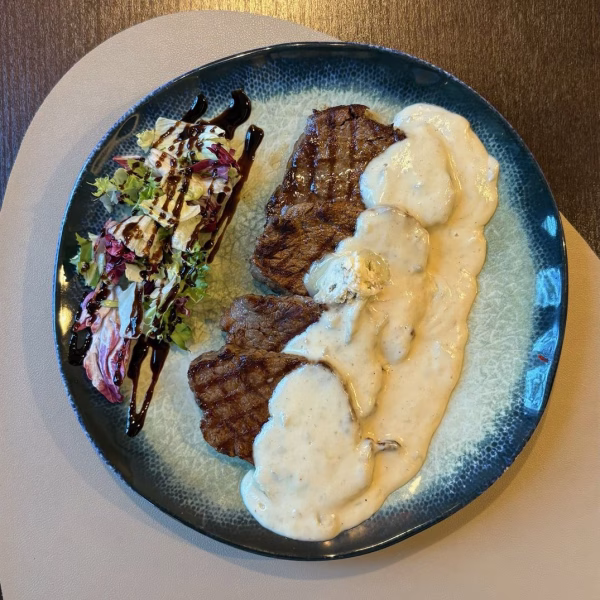 Mușchi de vită cu sos gorgonzola