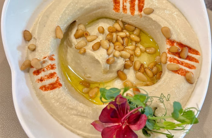 Hommous cu muguri de pin 200g